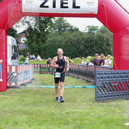 21.06.2026 - 29. Vierlanden-Triathlon Andreas Tolksdorf http://msf.ph/oto/9918975 21.06.2026 12:34:22 Ziel 823 meine-sportfotos.de