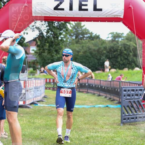21.06.2026 - 29. Vierlanden-Triathlon Andreas Tolksdorf http://msf.ph/oto/9918988 21.06.2026 12:36:10 Ziel  meine-sportfotos.de