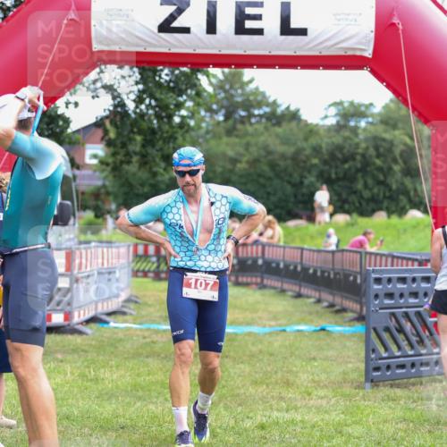 21.06.2026 - 29. Vierlanden-Triathlon Andreas Tolksdorf http://msf.ph/oto/9918994 21.06.2026 12:36:11 Ziel  meine-sportfotos.de