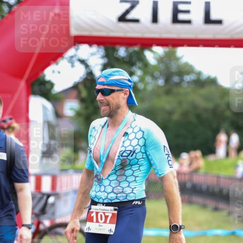 21.06.2026 - 29. Vierlanden-Triathlon Andreas Tolksdorf http://msf.ph/oto/9919003 21.06.2026 12:36:14 Ziel  meine-sportfotos.de