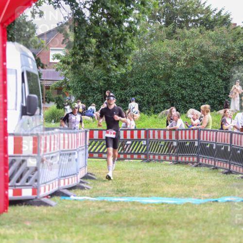 21.06.2026 - 29. Vierlanden-Triathlon Andreas Tolksdorf http://msf.ph/oto/9919004 21.06.2026 12:36:47 Ziel 63, 148 meine-sportfotos.de