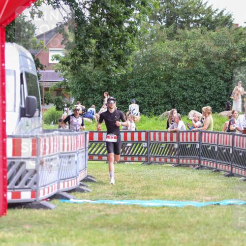 21.06.2026 - 29. Vierlanden-Triathlon Andreas Tolksdorf http://msf.ph/oto/9919005 21.06.2026 12:36:47 Ziel 63, 148 meine-sportfotos.de