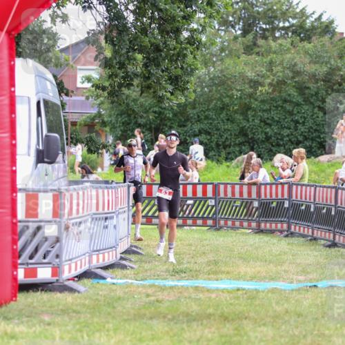 21.06.2026 - 29. Vierlanden-Triathlon Andreas Tolksdorf http://msf.ph/oto/9919012 21.06.2026 12:36:47 Ziel 63, 148 meine-sportfotos.de