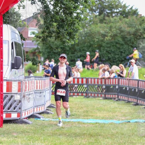 21.06.2026 - 29. Vierlanden-Triathlon Andreas Tolksdorf http://msf.ph/oto/9919032 21.06.2026 12:37:15 Ziel 77 meine-sportfotos.de