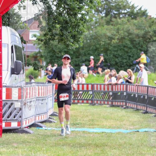 21.06.2026 - 29. Vierlanden-Triathlon Andreas Tolksdorf http://msf.ph/oto/9919034 21.06.2026 12:37:16 Ziel 77 meine-sportfotos.de