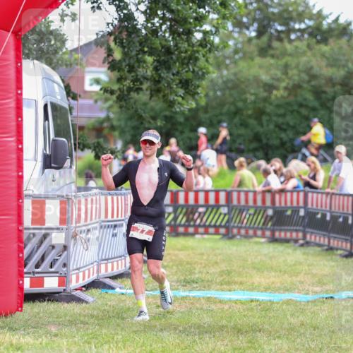 21.06.2026 - 29. Vierlanden-Triathlon Andreas Tolksdorf http://msf.ph/oto/9919045 21.06.2026 12:37:16 Ziel 77 meine-sportfotos.de