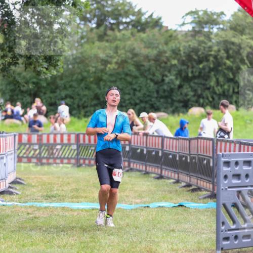 21.06.2026 - 29. Vierlanden-Triathlon Andreas Tolksdorf http://msf.ph/oto/9919051 21.06.2026 12:37:38 Ziel 108 meine-sportfotos.de