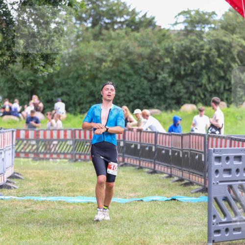 21.06.2026 - 29. Vierlanden-Triathlon Andreas Tolksdorf http://msf.ph/oto/9919052 21.06.2026 12:37:38 Ziel 108 meine-sportfotos.de
