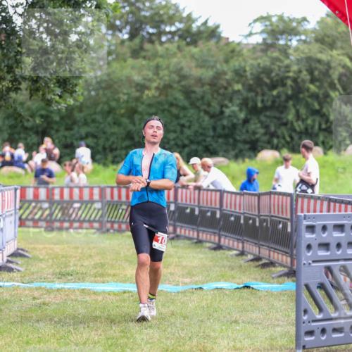 21.06.2026 - 29. Vierlanden-Triathlon Andreas Tolksdorf http://msf.ph/oto/9919053 21.06.2026 12:37:38 Ziel 108 meine-sportfotos.de