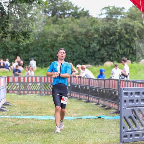 21.06.2026 - 29. Vierlanden-Triathlon Andreas Tolksdorf http://msf.ph/oto/9919054 21.06.2026 12:37:38 Ziel 108 meine-sportfotos.de