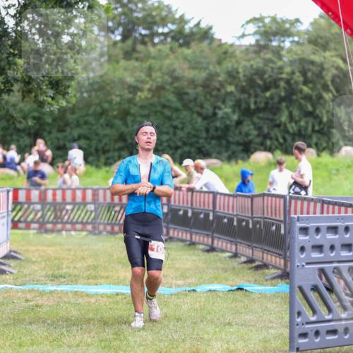 21.06.2026 - 29. Vierlanden-Triathlon Andreas Tolksdorf http://msf.ph/oto/9919056 21.06.2026 12:37:38 Ziel 108 meine-sportfotos.de