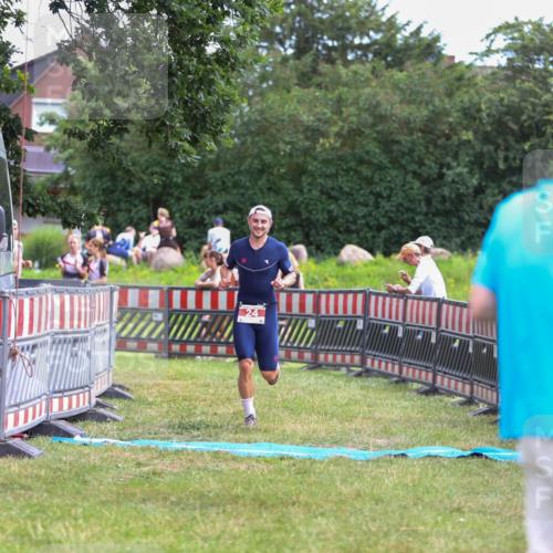 21.06.2026 - 29. Vierlanden-Triathlon Andreas Tolksdorf http://msf.ph/oto/9919065 21.06.2026 12:38:45 Ziel 24, 1355 meine-sportfotos.de