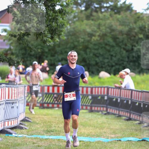 21.06.2026 - 29. Vierlanden-Triathlon Andreas Tolksdorf http://msf.ph/oto/9919076 21.06.2026 12:38:46 Ziel 24, 1355 meine-sportfotos.de