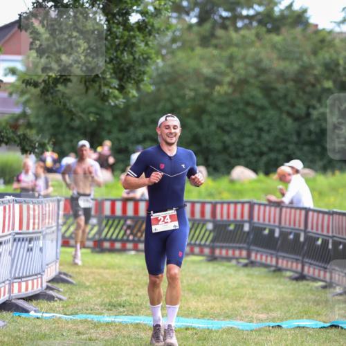 21.06.2026 - 29. Vierlanden-Triathlon Andreas Tolksdorf http://msf.ph/oto/9919077 21.06.2026 12:38:46 Ziel 24, 1355 meine-sportfotos.de