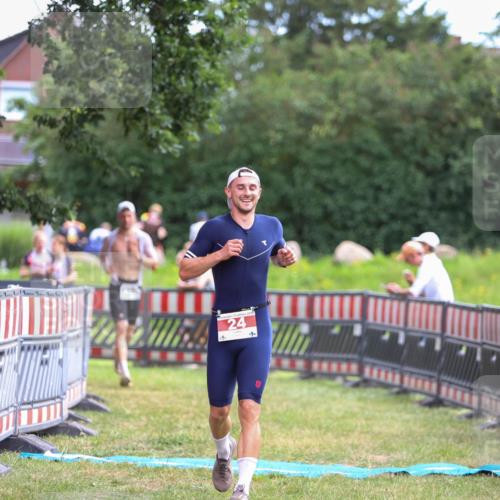 21.06.2026 - 29. Vierlanden-Triathlon Andreas Tolksdorf http://msf.ph/oto/9919079 21.06.2026 12:38:46 Ziel 24, 1355 meine-sportfotos.de