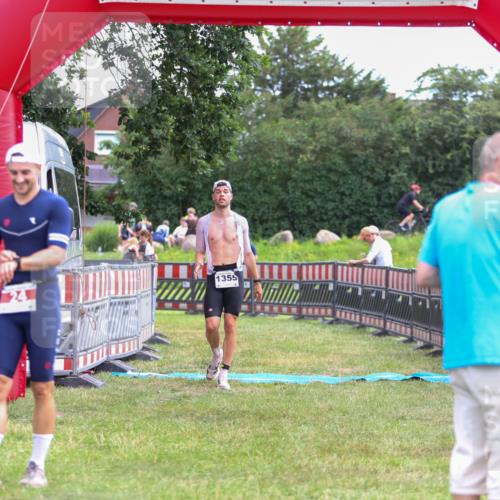 21.06.2026 - 29. Vierlanden-Triathlon Andreas Tolksdorf http://msf.ph/oto/9919086 21.06.2026 12:38:51 Ziel 24, 1355 meine-sportfotos.de