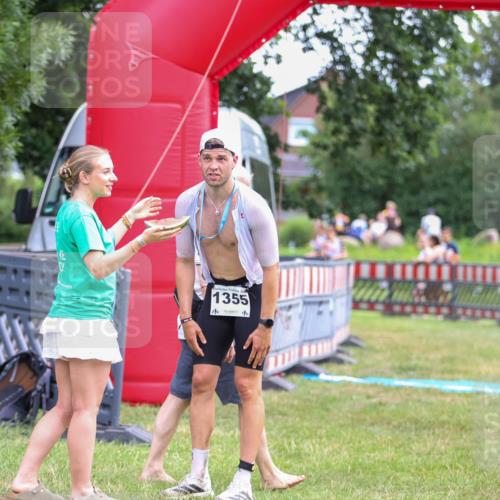 21.06.2026 - 29. Vierlanden-Triathlon Andreas Tolksdorf http://msf.ph/oto/9919093 21.06.2026 12:39:15 Ziel 202 meine-sportfotos.de