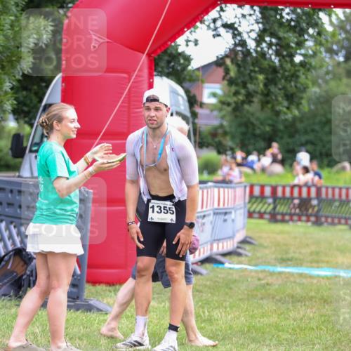 21.06.2026 - 29. Vierlanden-Triathlon Andreas Tolksdorf http://msf.ph/oto/9919094 21.06.2026 12:39:15 Ziel 202 meine-sportfotos.de