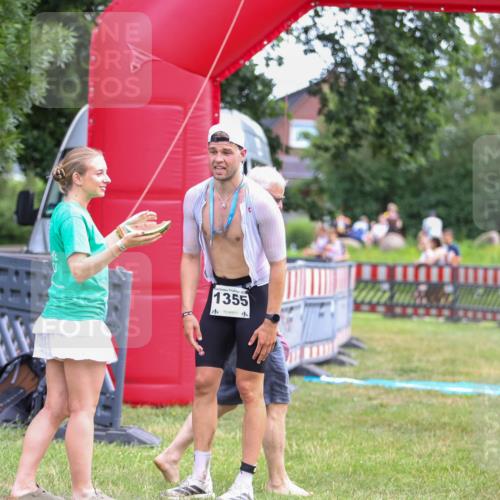 21.06.2026 - 29. Vierlanden-Triathlon Andreas Tolksdorf http://msf.ph/oto/9919095 21.06.2026 12:39:15 Ziel 202 meine-sportfotos.de