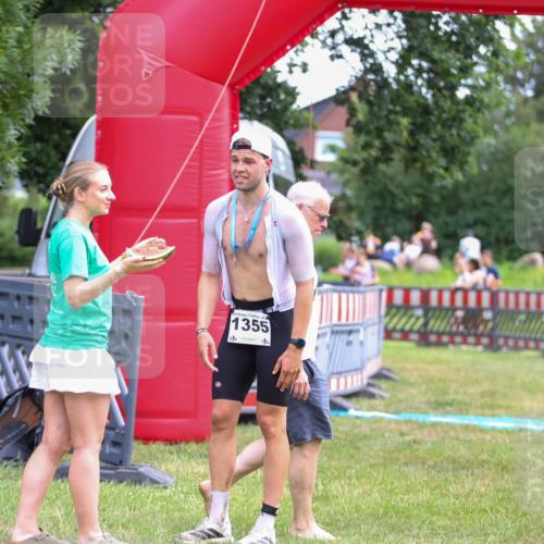 21.06.2026 - 29. Vierlanden-Triathlon Andreas Tolksdorf http://msf.ph/oto/9919096 21.06.2026 12:39:15 Ziel 202 meine-sportfotos.de