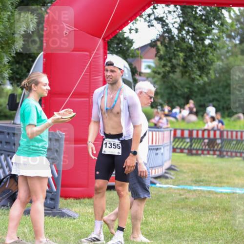 21.06.2026 - 29. Vierlanden-Triathlon Andreas Tolksdorf http://msf.ph/oto/9919097 21.06.2026 12:39:15 Ziel 202 meine-sportfotos.de