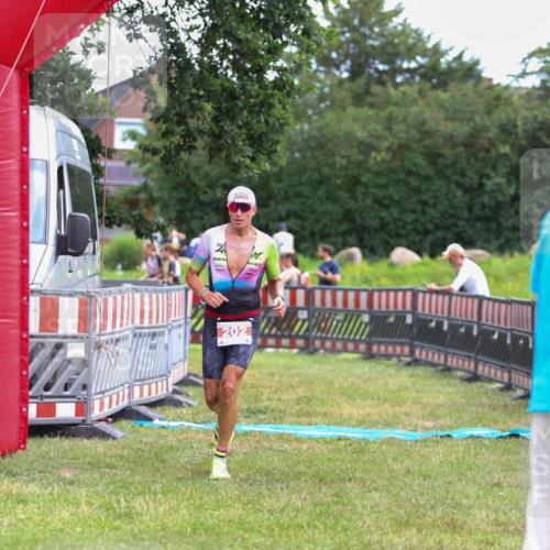 21.06.2026 - 29. Vierlanden-Triathlon Andreas Tolksdorf http://msf.ph/oto/9919100 21.06.2026 12:39:24 Ziel 16, 202 meine-sportfotos.de