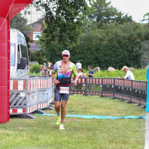 21.06.2026 - 29. Vierlanden-Triathlon Andreas Tolksdorf http://msf.ph/oto/9919101 21.06.2026 12:39:24 Ziel 16, 202 meine-sportfotos.de