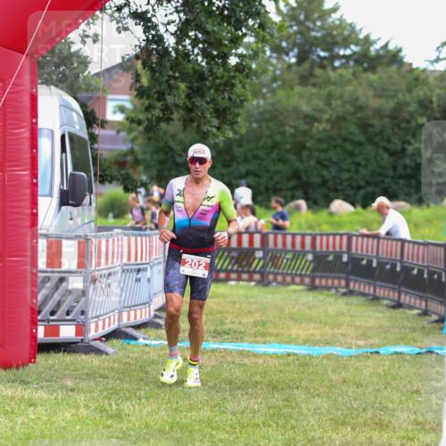 21.06.2026 - 29. Vierlanden-Triathlon Andreas Tolksdorf http://msf.ph/oto/9919102 21.06.2026 12:39:25 Ziel 16, 202 meine-sportfotos.de