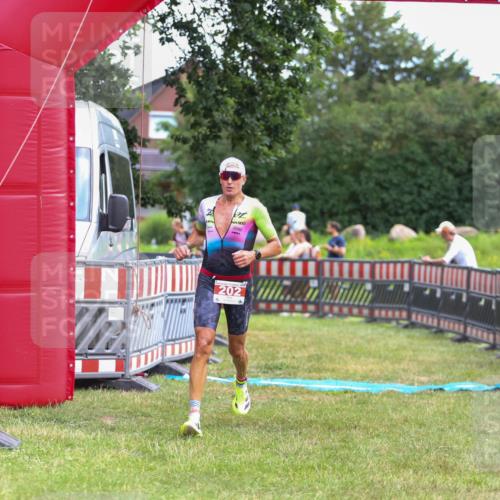 21.06.2026 - 29. Vierlanden-Triathlon Andreas Tolksdorf http://msf.ph/oto/9919105 21.06.2026 12:39:25 Ziel 16, 202 meine-sportfotos.de