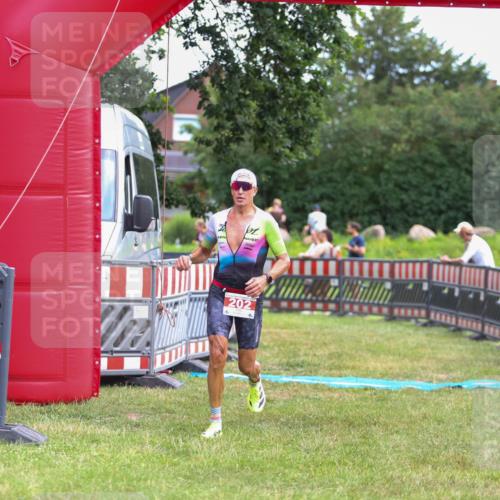 21.06.2026 - 29. Vierlanden-Triathlon Andreas Tolksdorf http://msf.ph/oto/9919107 21.06.2026 12:39:25 Ziel 16, 202 meine-sportfotos.de