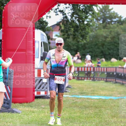 21.06.2026 - 29. Vierlanden-Triathlon Andreas Tolksdorf http://msf.ph/oto/9919111 21.06.2026 12:39:26 Ziel 16, 202 meine-sportfotos.de