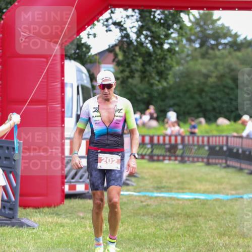 21.06.2026 - 29. Vierlanden-Triathlon Andreas Tolksdorf http://msf.ph/oto/9919116 21.06.2026 12:39:26 Ziel 16, 202 meine-sportfotos.de