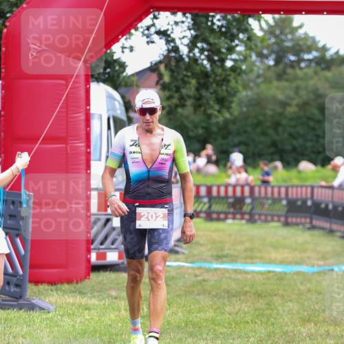 21.06.2026 - 29. Vierlanden-Triathlon Andreas Tolksdorf http://msf.ph/oto/9919117 21.06.2026 12:39:26 Ziel 16, 202 meine-sportfotos.de