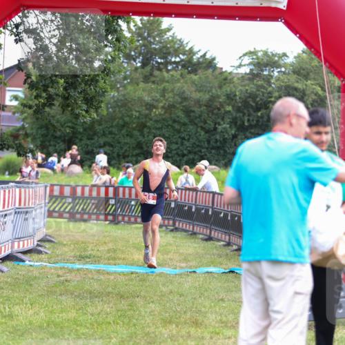 21.06.2026 - 29. Vierlanden-Triathlon Andreas Tolksdorf http://msf.ph/oto/9919120 21.06.2026 12:39:33 Ziel 16 meine-sportfotos.de