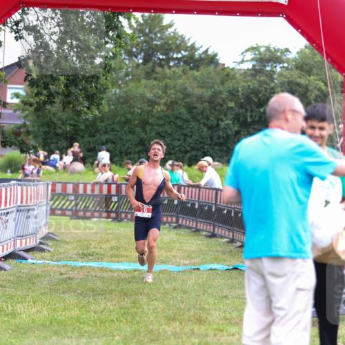21.06.2026 - 29. Vierlanden-Triathlon Andreas Tolksdorf http://msf.ph/oto/9919124 21.06.2026 12:39:34 Ziel 16 meine-sportfotos.de