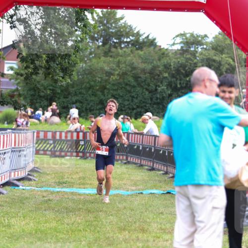 21.06.2026 - 29. Vierlanden-Triathlon Andreas Tolksdorf http://msf.ph/oto/9919125 21.06.2026 12:39:34 Ziel 16 meine-sportfotos.de