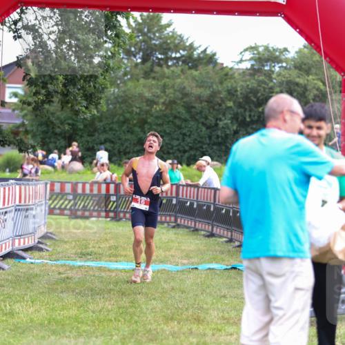 21.06.2026 - 29. Vierlanden-Triathlon Andreas Tolksdorf http://msf.ph/oto/9919127 21.06.2026 12:39:34 Ziel 16 meine-sportfotos.de