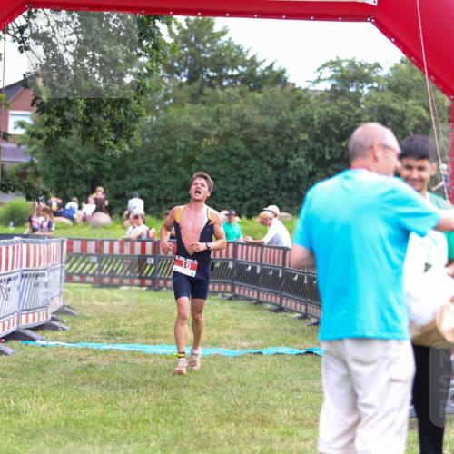 21.06.2026 - 29. Vierlanden-Triathlon Andreas Tolksdorf http://msf.ph/oto/9919128 21.06.2026 12:39:34 Ziel 16 meine-sportfotos.de