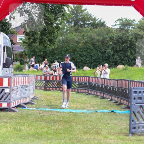 21.06.2026 - 29. Vierlanden-Triathlon Andreas Tolksdorf http://msf.ph/oto/9919141 21.06.2026 12:43:18 Ziel 639 meine-sportfotos.de