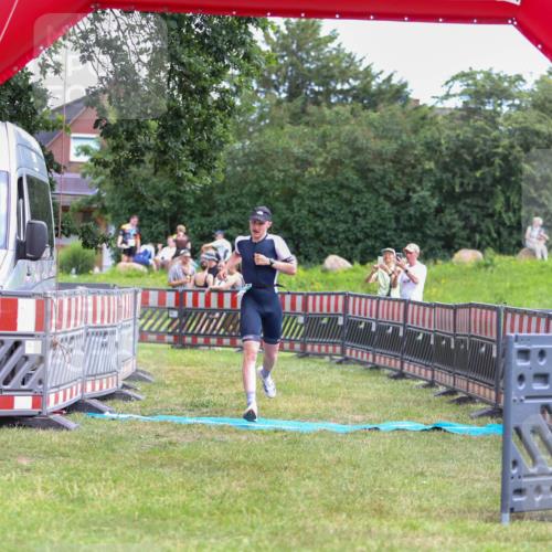 21.06.2026 - 29. Vierlanden-Triathlon Andreas Tolksdorf http://msf.ph/oto/9919143 21.06.2026 12:43:18 Ziel 639 meine-sportfotos.de