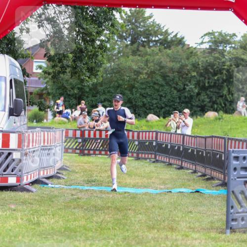 21.06.2026 - 29. Vierlanden-Triathlon Andreas Tolksdorf http://msf.ph/oto/9919144 21.06.2026 12:43:18 Ziel 639 meine-sportfotos.de