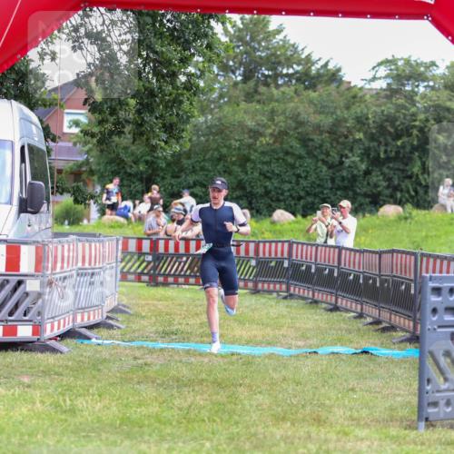 21.06.2026 - 29. Vierlanden-Triathlon Andreas Tolksdorf http://msf.ph/oto/9919145 21.06.2026 12:43:18 Ziel 639 meine-sportfotos.de
