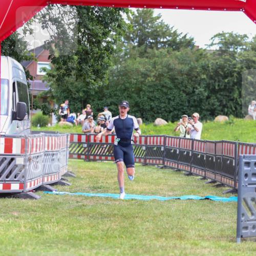21.06.2026 - 29. Vierlanden-Triathlon Andreas Tolksdorf http://msf.ph/oto/9919146 21.06.2026 12:43:18 Ziel 639 meine-sportfotos.de