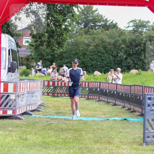 21.06.2026 - 29. Vierlanden-Triathlon Andreas Tolksdorf http://msf.ph/oto/9919148 21.06.2026 12:43:18 Ziel 639 meine-sportfotos.de