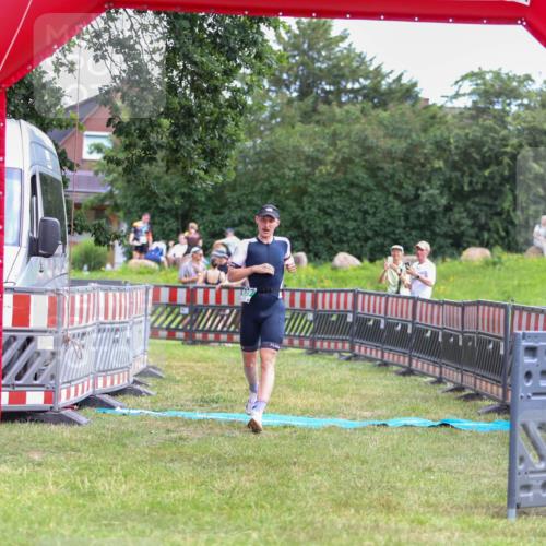 21.06.2026 - 29. Vierlanden-Triathlon Andreas Tolksdorf http://msf.ph/oto/9919151 21.06.2026 12:43:18 Ziel 639 meine-sportfotos.de