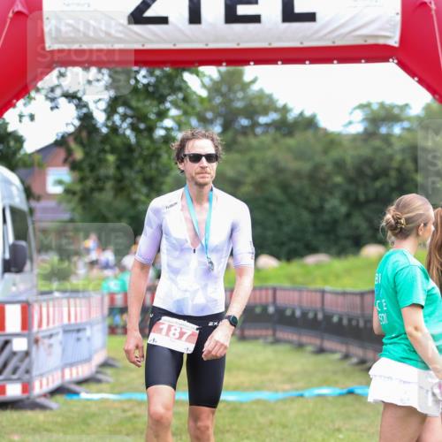 21.06.2026 - 29. Vierlanden-Triathlon Andreas Tolksdorf http://msf.ph/oto/9919158 21.06.2026 12:43:51 Ziel  meine-sportfotos.de
