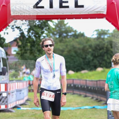 21.06.2026 - 29. Vierlanden-Triathlon Andreas Tolksdorf http://msf.ph/oto/9919165 21.06.2026 12:43:51 Ziel  meine-sportfotos.de