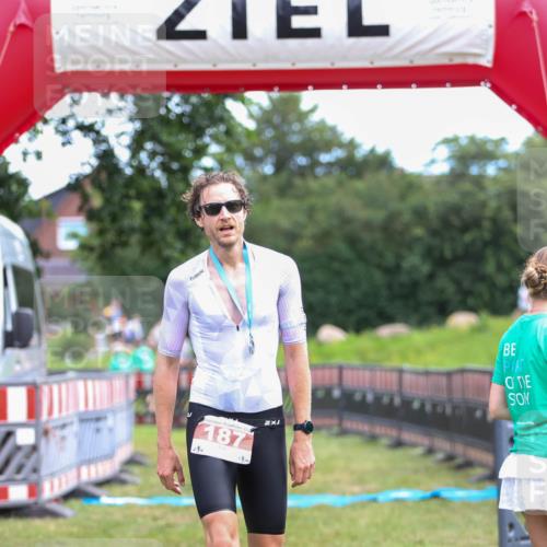 21.06.2026 - 29. Vierlanden-Triathlon Andreas Tolksdorf http://msf.ph/oto/9919166 21.06.2026 12:43:51 Ziel  meine-sportfotos.de