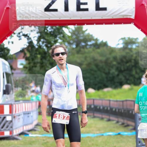 21.06.2026 - 29. Vierlanden-Triathlon Andreas Tolksdorf http://msf.ph/oto/9919168 21.06.2026 12:43:51 Ziel  meine-sportfotos.de