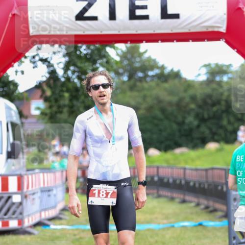 21.06.2026 - 29. Vierlanden-Triathlon Andreas Tolksdorf http://msf.ph/oto/9919170 21.06.2026 12:43:51 Ziel  meine-sportfotos.de